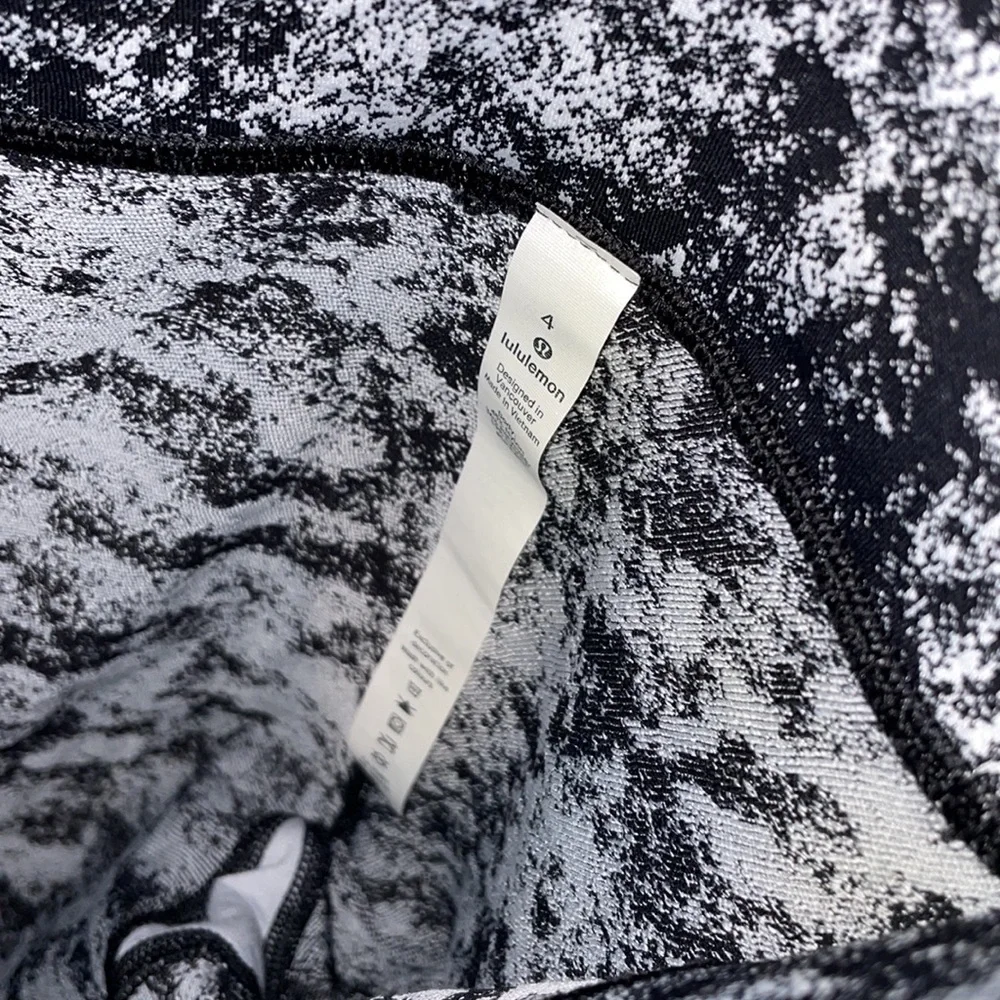 Lululemon leggings. Size 4. Tags off but barely worn. Great condition - Picture 4 of 4